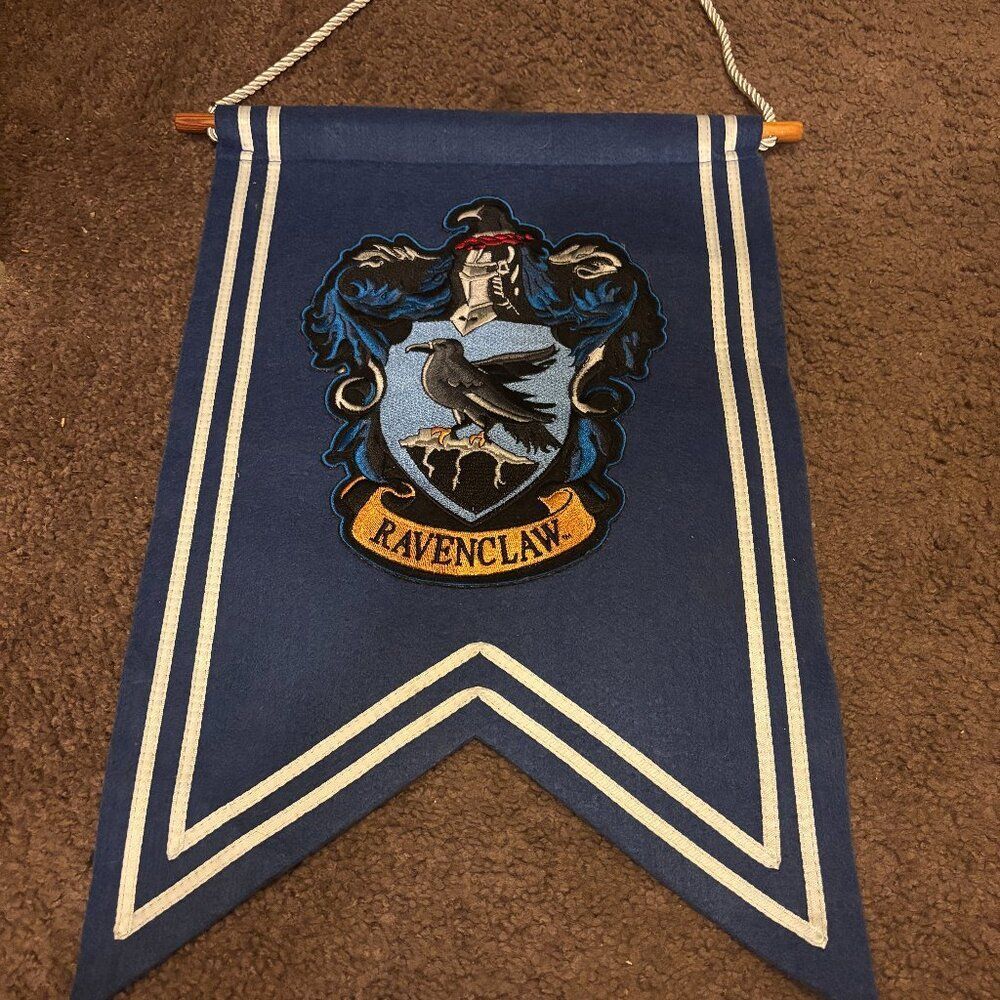 Wizarding World Universal Harry Potter Ravenclaw Slytherin Hanging Banners NWT